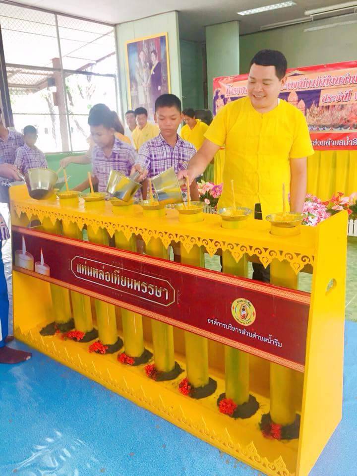 แท่นหล่อเทียนพรรษา