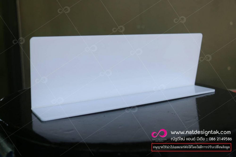 วัสดุเป็นโล่อะคริลิคใส พื้นผิวเรียบใส พิมพ์งานด้วยระบบดิจิตอล ปริ้นติ้งระบบยูวี สกรีนงานลงบน ผิวงานโดยตรง …ราคาไม่แพง