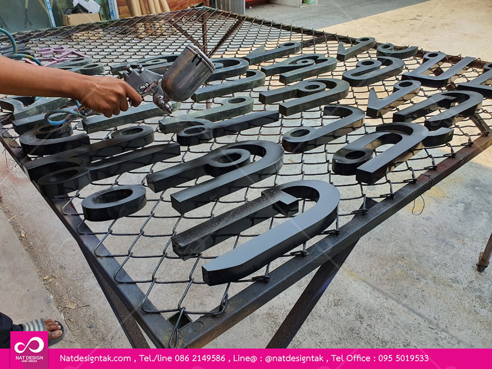 ป้ายตัวอักษรพลาสวูดทำสี