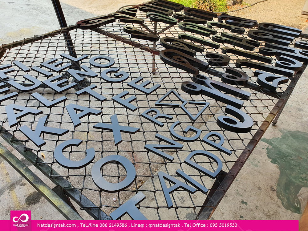 ป้ายตัวอักษรพลาสวูดพร้อมทำสี