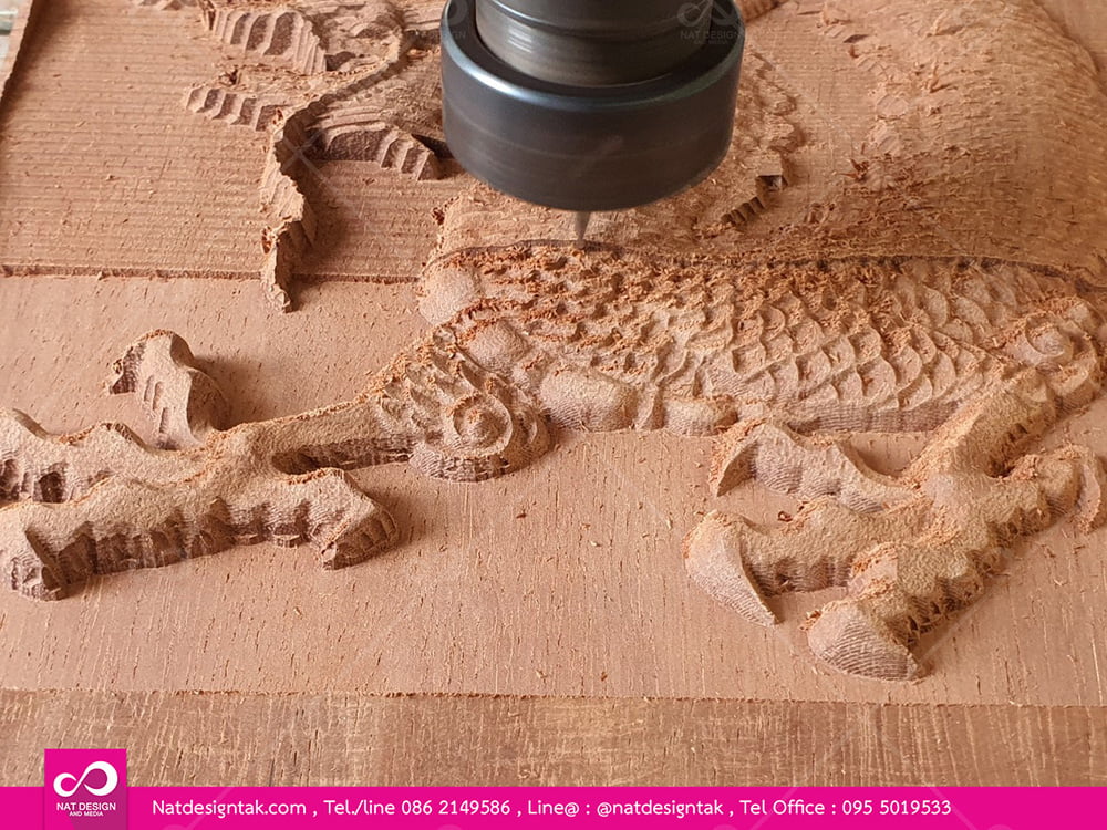 ป้ายไม้พร้อมฐานฉลุรูปมังกร