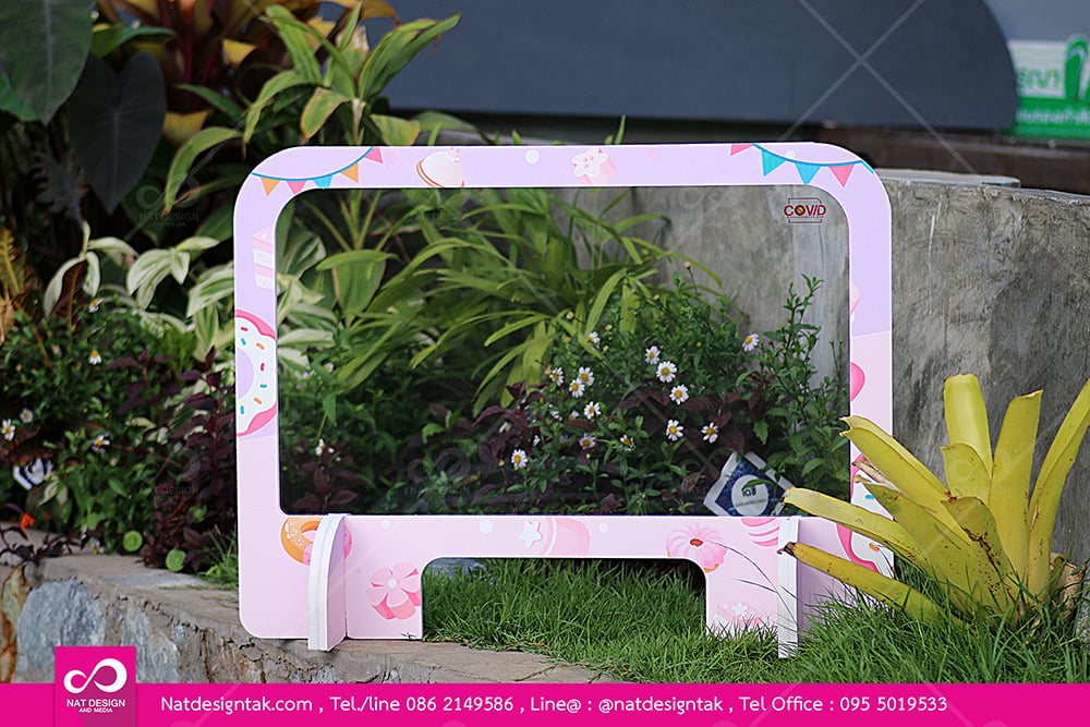 ฉากโฟมบอร์ดแบบตั้งโต๊ะ พร้อมช่องส่งของด้านล่าง