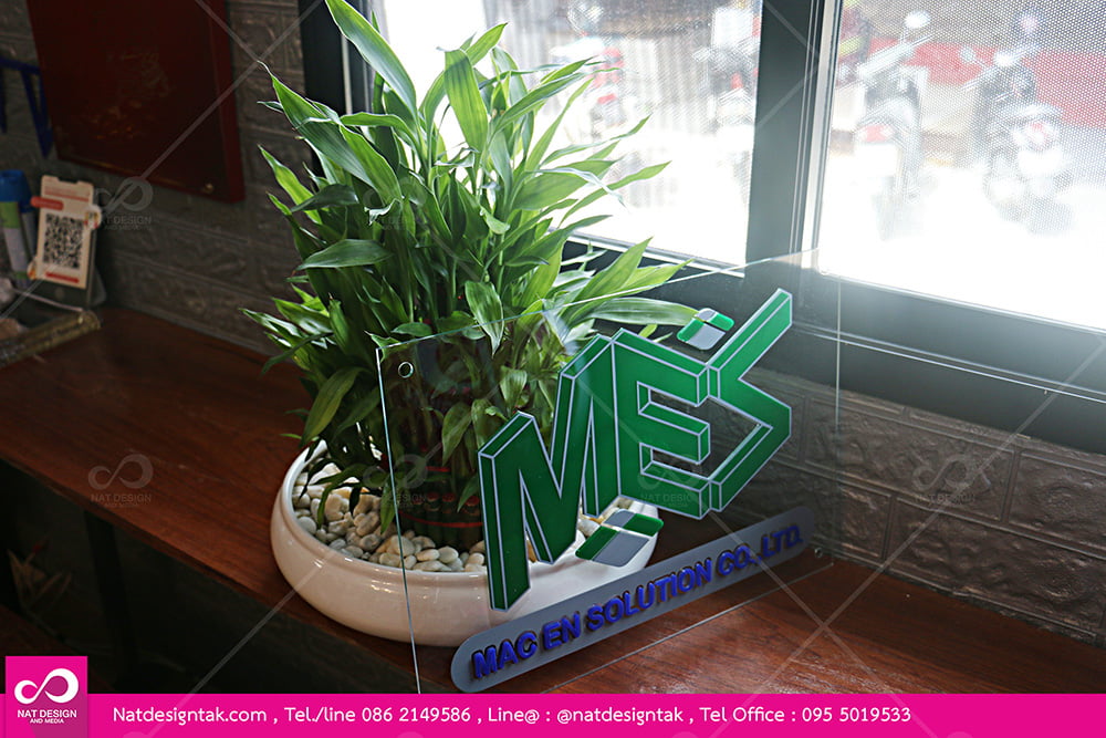 ป้ายอะคริลิคติดตัวอักษรนูน