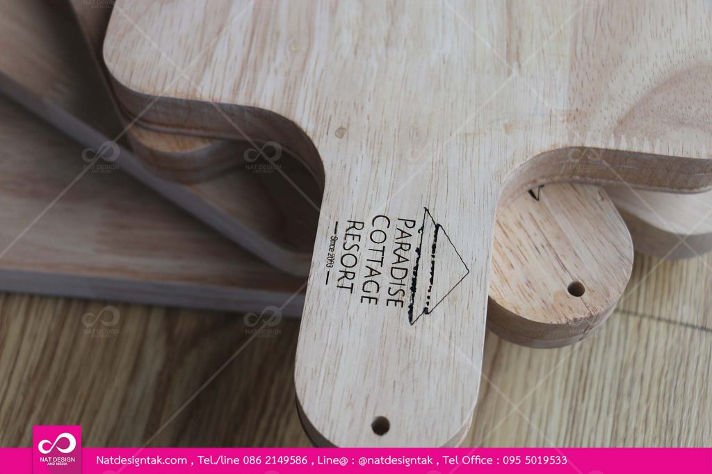 ถาดไม้ฉลุลายโลโก้