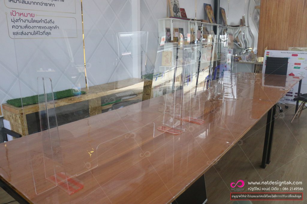 ฉากกั้นอะคริลิคใส 