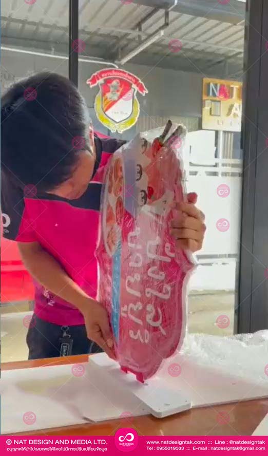 การติดตั้งฐานป้ายตั้งโต๊ะ