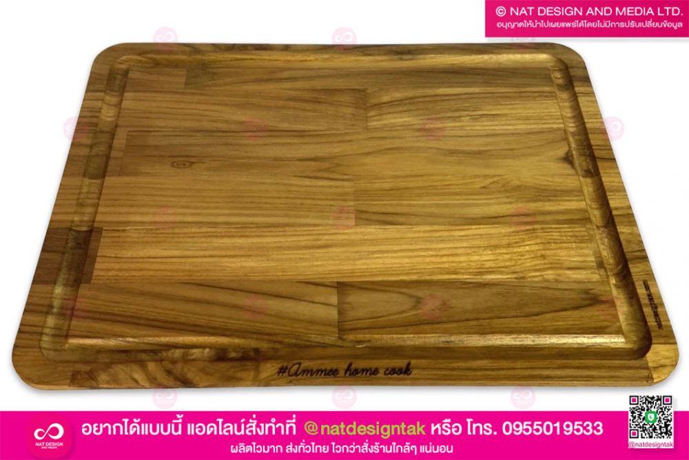 ถาดไม้สัก  ไม้สักแท้ประสาน ความหนา 20 มม. ตัดด้วยเครื่อง CNC เป๊ะทุกส่วน เท่ากันทุกชิ้น + งานเลเซอร์ (แกะสลัก) ลึก 1 มิล มั่นใจได้ว่าล้างๆ ไป ชื่อไม่หายแน่นอน เคลือบด้วยขี้ผึ้ง ปลอดภัยต่ออาหาร เซาะร่องรอบด้านเพื่อรองรับน้ำสเต็ก