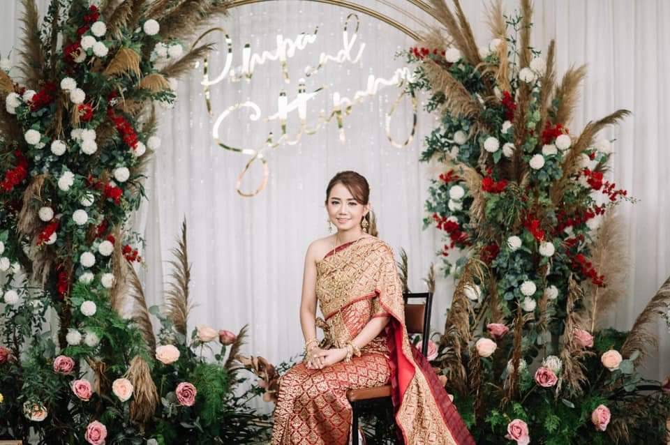 ตัวอักษรติดแบล็คดรอปถ่ายรูปงานแต่ง