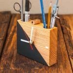 นาฬิกาพร้อมช่องใส่ปากกา