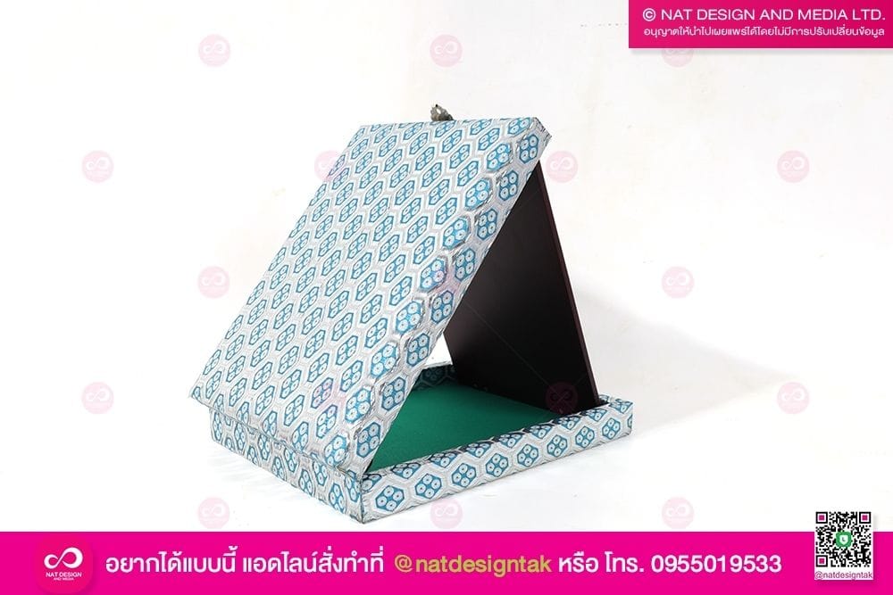 กล่องพร้อมโล่รางวัลไม้