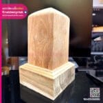 โล่ไม้ ทรงหลักศิลาจารึก