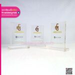 โล่รางวัล Pioneeting 10 Clinics in Thailand