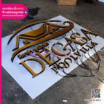 ป้ายไฟ 3D โครงการ Decasa Pool Villa ตัวอักษรนูน พร้อมระบบไฟ LED