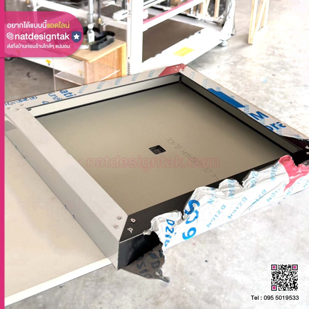 ฐานอะลูมิเนียมคอมโพซิทพับ มุมมองด้านข้าง แสดงความหนาและผิวสัมผัสสีดำด้าน