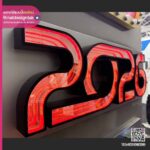 ป้ายไฟเลข 2026 แบบอินฟินิตี้มิเรอร์สีแดงสวยล้ำ