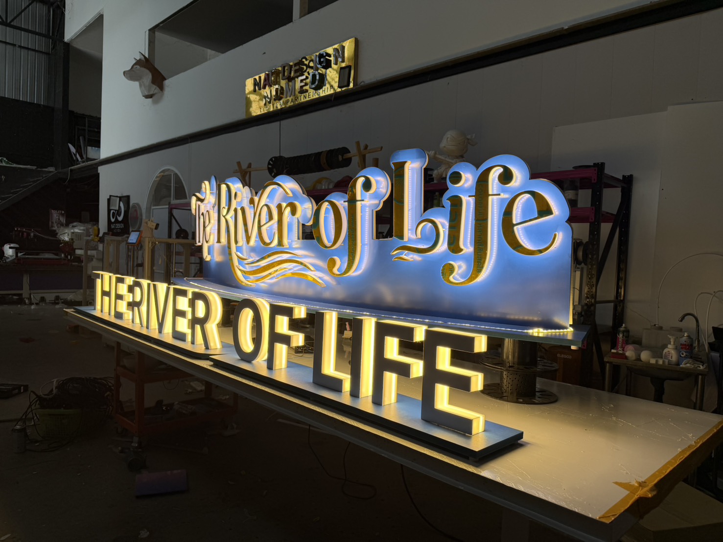 ป้าย The River of Life ไฟออกหลังและออกข้าง แสงวอมหรูหรา