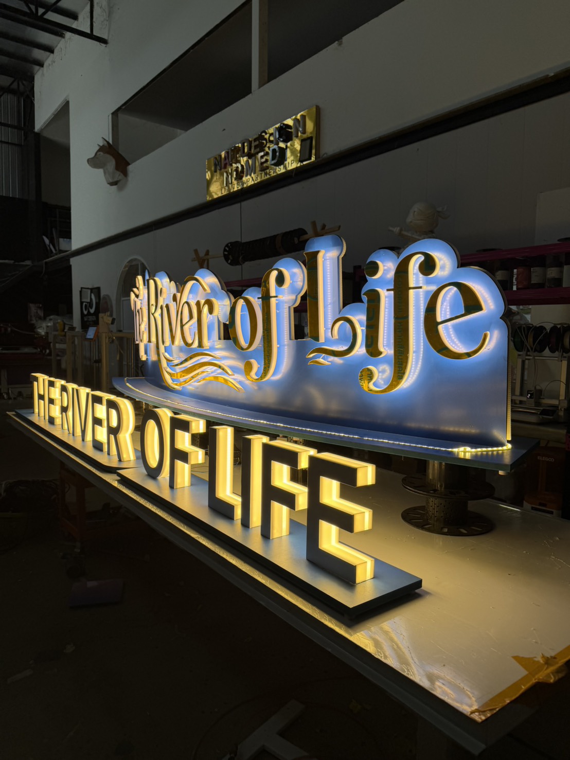 ป้ายตั้งถ่ายรูป The River of Life อักษร 3D ไฟออกหลังสีวอม