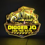 ป้ายกล่องไฟ Digger Jo โลโก้รถขุดสวยงาม