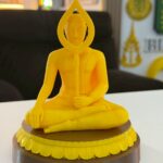 โมเดลพระมาลัย 3D พิมพ์ FDM สีเหลืองทองบนฐานสีทองแดง