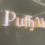 ป้ายอักษรไฟออกหน้า puffyme 3d มุมใกล้