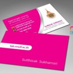 นามบัตรสีชมพูบ่งชาญของ Sutthisak Sukhamsri จากมหาวิทยาลัยเทคโนโลยีราชมังคลา พร้อมซองจดหมายสีขาว