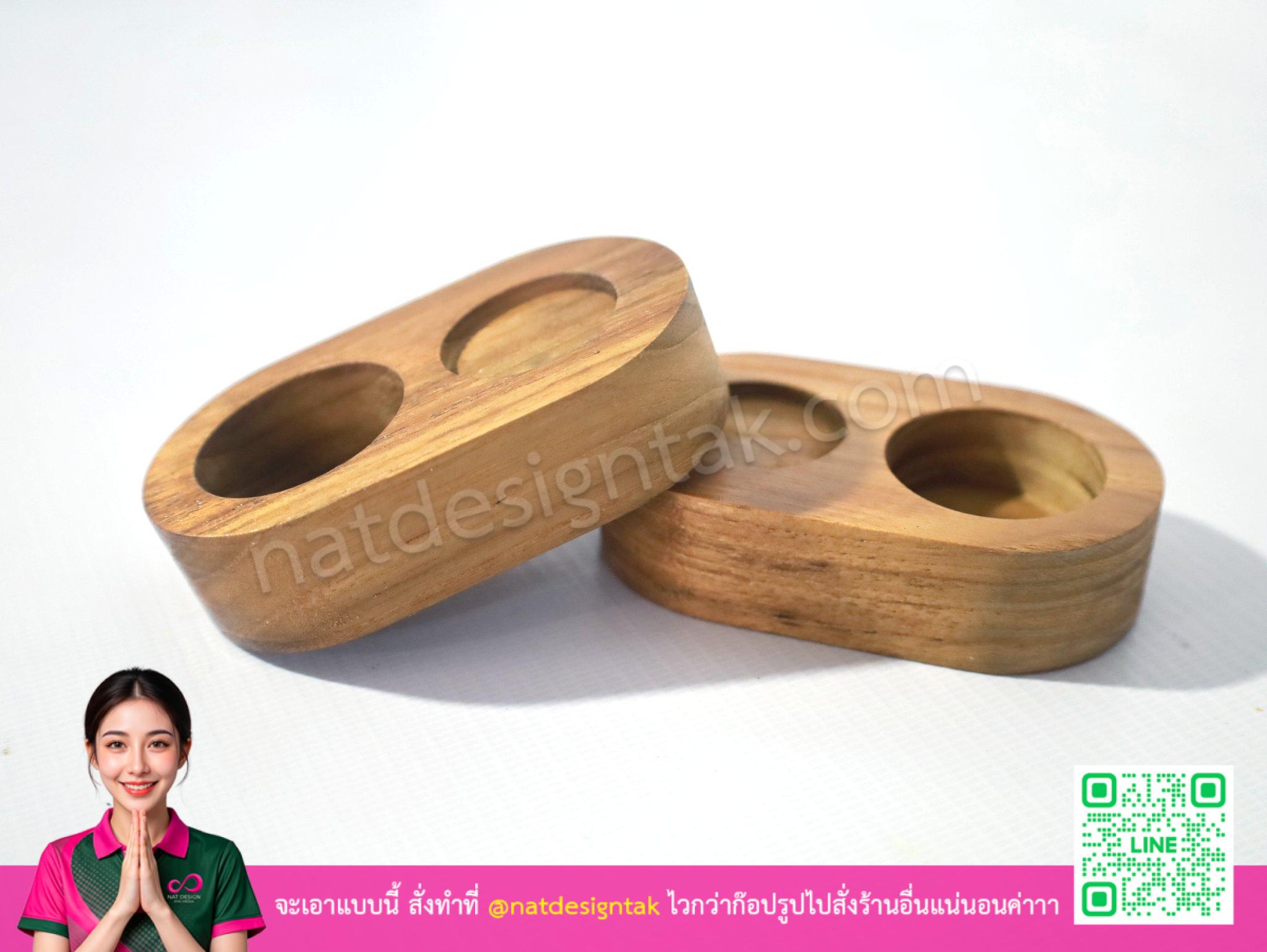ชิ้นงานไม้สักไดคัทด้วยเครื่อง CNC วางซ้อนกันสองชิ้น
